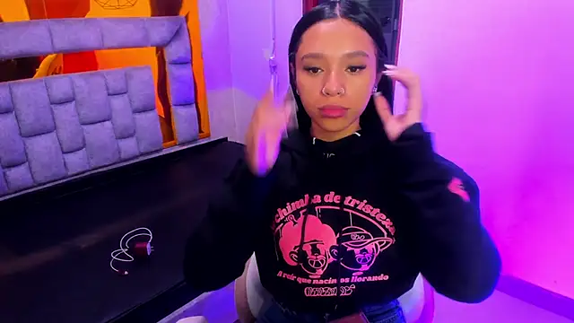 Snapshot of miiaboss_ chatting on 03-28-26, 11:00 miiaboss online show from 03-28-26, 11:00