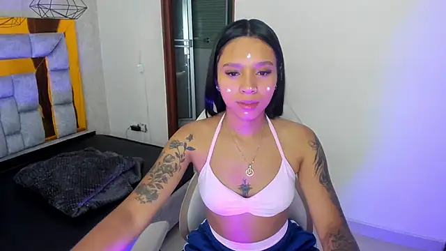 Snapshot of miiaboss_ chatting on 04-11-26, 11:14 miiaboss online show from 04-11-26, 11:14