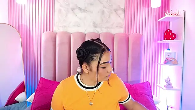 ArianaRougee online show from 05-29-26, 12:00