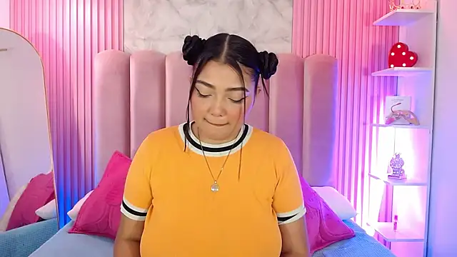 ArianaRougee online show from 05-22-26, 11:30