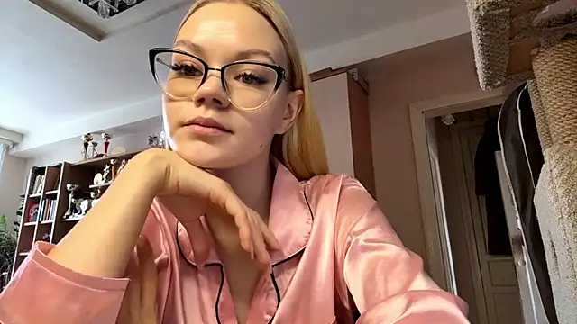 MiaCashe online show from 03-08-26, 09:12