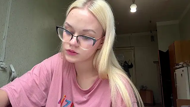 Snapshot of MiaCashe chatting on 07-17-26, 11:07 MiaCashe online show from 07-17-26, 11:07