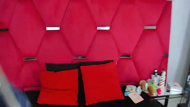 Snapshot of Alicee_Grey chatting on 04-20-26, 02:18 Alicee Grey online show from 04-20-26, 02:18