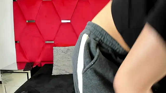 Snapshot of Alicee_Grey chatting on 02-26-26, 01:55 Alicee Grey online show from 02-26-26, 01:55