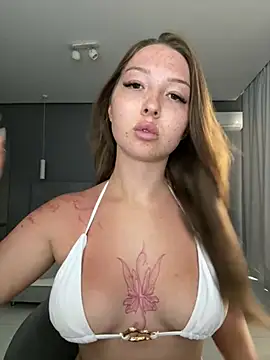 Snapshot of Bellesweett chatting on 06-18-26, 01:38 Bellesweett online show from 06-18-26, 01:38