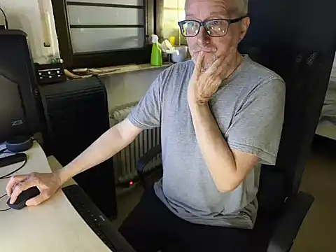 Snapshot of loenne1 chatting on 02-21-26, 10:01 loenne1 online show from 02-21-26, 10:01