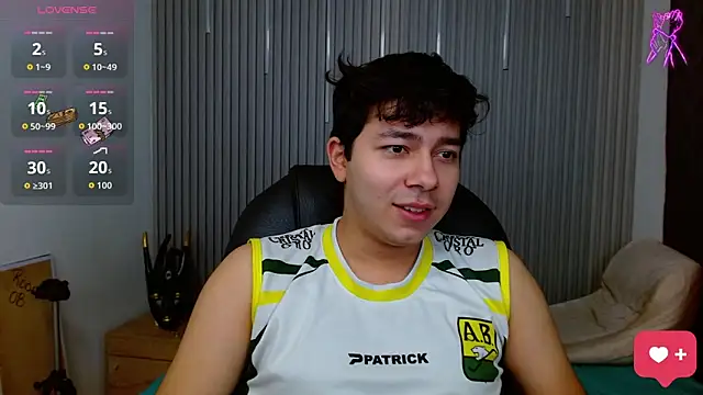 Snapshot of Julian_Smith21 chatting on 05-07-26, 04:17 Julian Smith21 online show from 05-07-26, 04:17