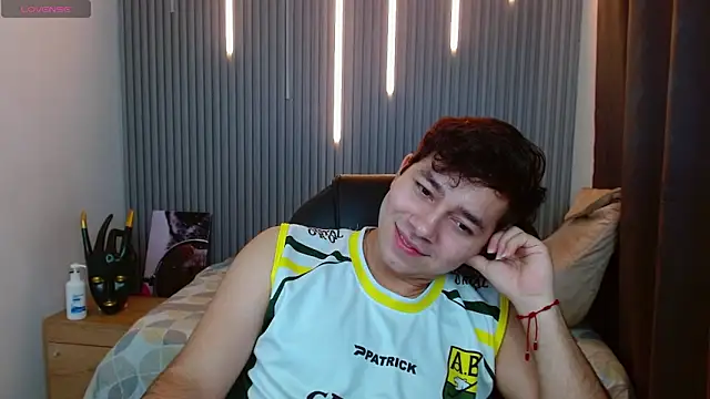 Snapshot of Julian_Smith21 chatting on 05-03-26, 12:16 Julian Smith21 online show from 05-03-26, 12:16