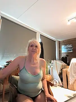 Heidiblueeyes online show from 07-20-26, 12:18
