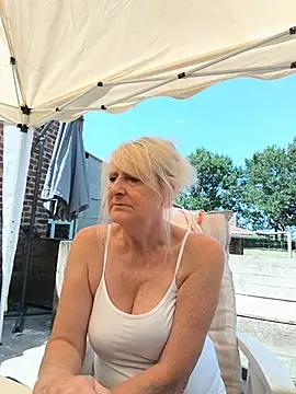 Heidiblueeyes online show from 07-16-26, 12:13