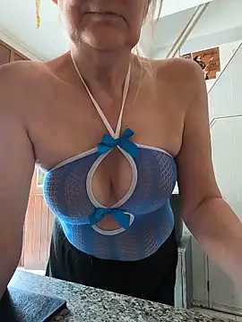 Heidiblueeyes online show from 06-01-26, 10:48