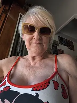Heidiblueeyes online show from 06-16-26, 11:32