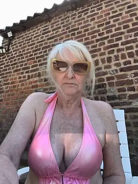 Heidiblueeyes online show from 05-28-26, 01:17