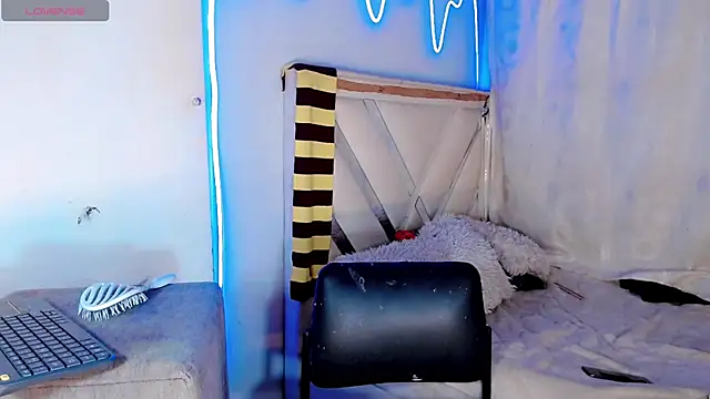 xyaraluv  online show from 04-02-26, 03:51