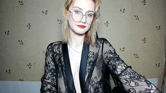 Snapshot of NicoleDaviss chatting on 06-30-26, 07:25 NicoleDaviss online show from 06-30-26, 07:25