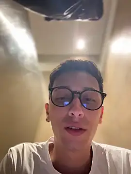 Snapshot of Thiago_Jones1 chatting on 05-10-26, 06:54 Thiago Jones1 online show from 05-10-26, 06:54