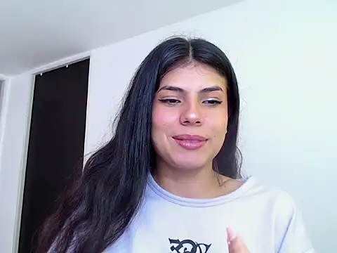 Snapshot of Mini_Sky chatting on 02-25-26, 01:22 Mini Sky online show from 02-25-26, 01:22