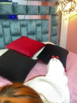 Snapshot of Elaaa_pink21 chatting on 02-24-26, 02:45 Elaaa pink21 online show from 02-24-26, 02:45