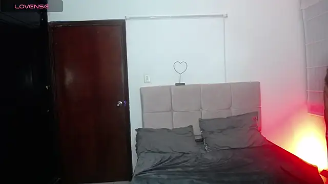 Snapshot of Aura_cute_ chatting on 06-03-26, 03:07 Aura cute online show from 06-03-26, 03:07
