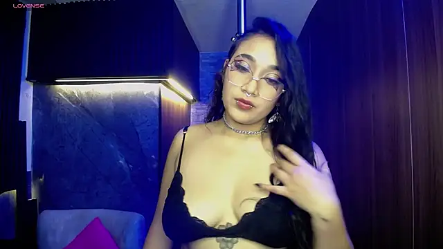 Aura cute  online show from 03-18-26, 04:26