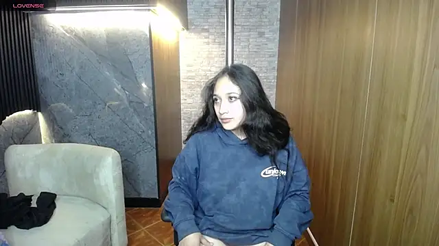 Aura cute  online show from 04-12-26, 03:43