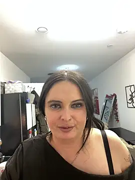 Grizzlybrizzles online show from 04-19-26, 03:18