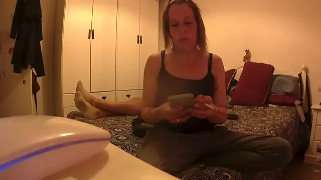 Gatitamiau40 online show from 04-19-26, 01:01