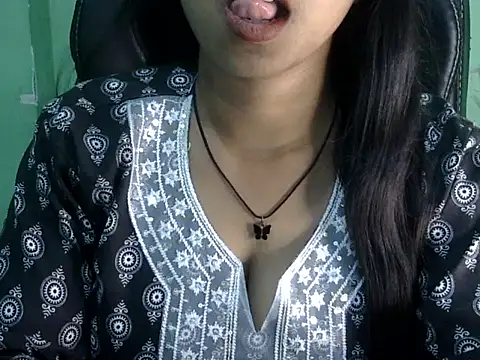 cute momo love online show from 04-30-26, 05:03