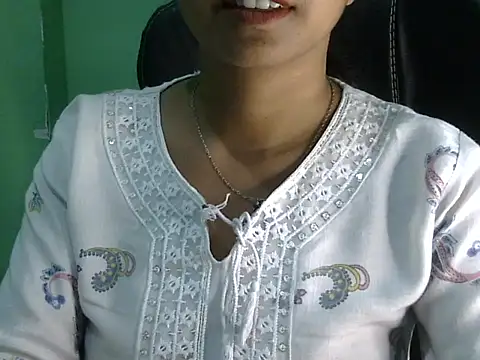 cute momo love online show from 04-24-26, 05:09