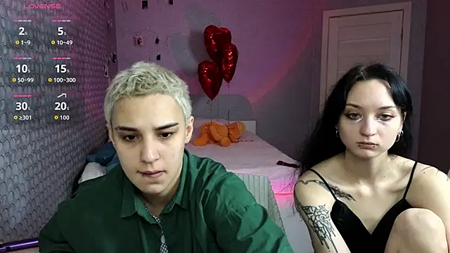 Snapshot of LuxuryLoverss chatting on 02-24-26, 11:00 LuxuryLoverss online show from 02-24-26, 11:00