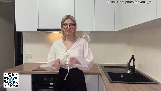 Carolini i online show from 04-21-26, 05:41
