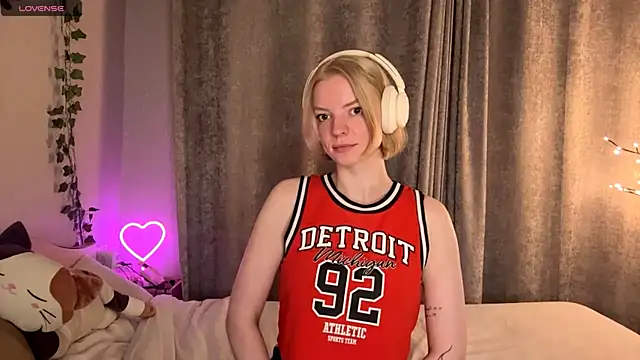 Snapshot of Marry_Sornatiko chatting on 05-14-26, 06:27 Marry Sornatiko online show from 05-14-26, 06:27