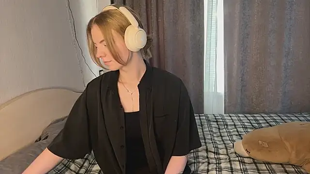 Marry Sornatiko online show from 03-25-26, 03:22