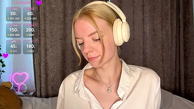 Snapshot of Marry_Sornatiko chatting on 06-18-26, 03:50 Marry Sornatiko online show from 06-18-26, 03:50