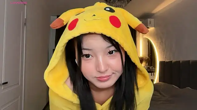 Snapshot of minnie_joy chatting on 06-26-26, 01:50 minnie joy online show from 06-26-26, 01:50
