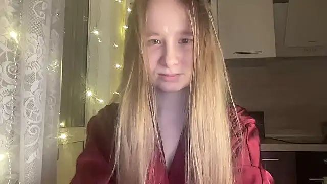 cutefoxieee online show from 04-22-26, 08:48