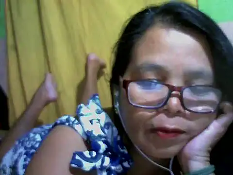 Snapshot of Flowerblossom123 chatting on 05-11-26, 02:56 Flowerblossom123 online show from 05-11-26, 02:56
