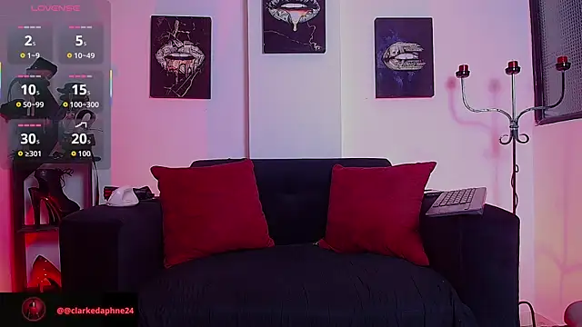 Snapshot of Daphne_k chatting on 06-18-26, 11:04 Daphne k online show from 06-18-26, 11:04