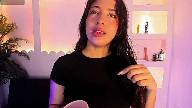 Snapshot of Holy_Lux chatting on 06-19-26, 11:16 Holy Lux online show from 06-19-26, 11:16