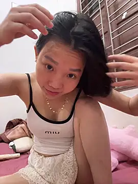 Snapshot of Miumieu2 chatting on 04-25-26, 02:25 Miumieu2 online show from 04-25-26, 02:25