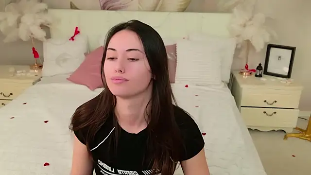 Lunaa Babygirl online show from 02-23-26, 08:37