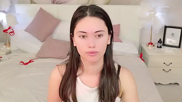 Lunaa Babygirl online show from 03-06-26, 07:47