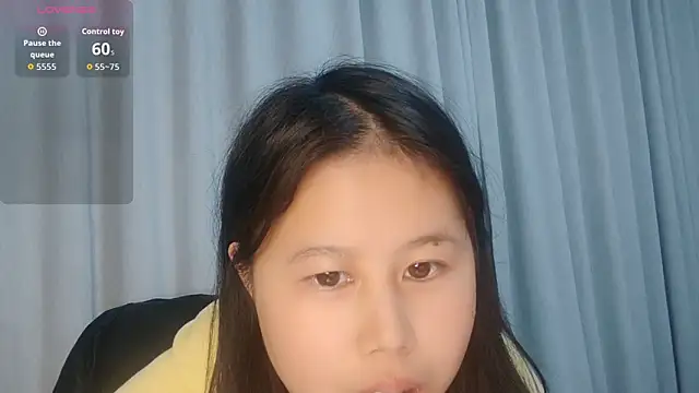 Snapshot of Hannah-33 chatting on 02-26-26, 07:08 Hannah-33 online show from 02-26-26, 07:08