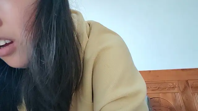 Snapshot of Hannah-33 chatting on 02-27-26, 06:57 Hannah-33 online show from 02-27-26, 06:57