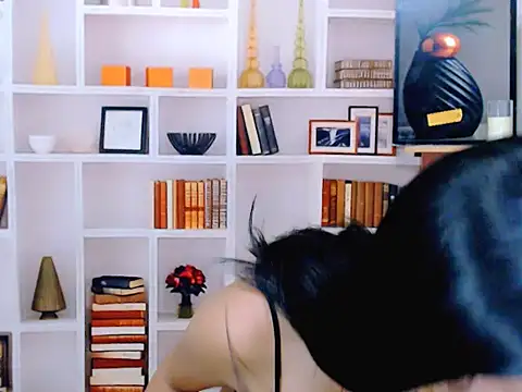 Queeny Cassandra online show from 05-19-26, 06:09
