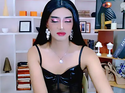 Queeny Cassandra online show from 05-10-26, 06:17