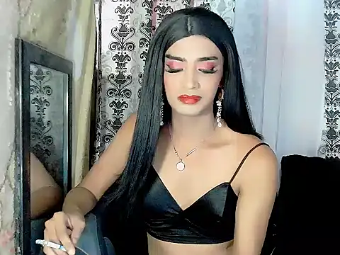 Queeny Cassandra online show from 06-18-26, 01:26