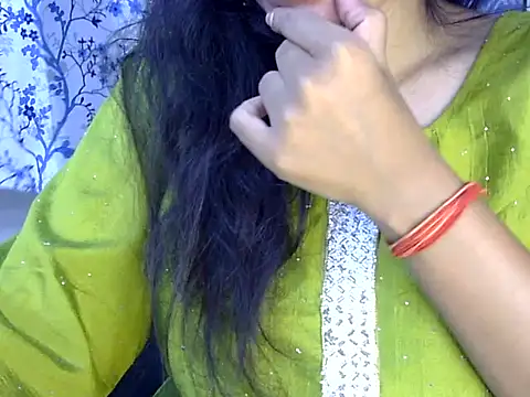 Snapshot of Neha_Sharma2 chatting on 06-08-26, 01:33 Neha Sharma2 online show from 06-08-26, 01:33