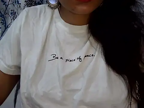 Snapshot of Neha_Sharma2 chatting on 06-06-26, 02:11 Neha Sharma2 online show from 06-06-26, 02:11