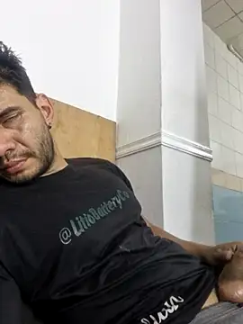 Snapshot of boyp3netrat0r chatting on 03-10-26, 01:42 boyp3netrat0r online show from 03-10-26, 01:42